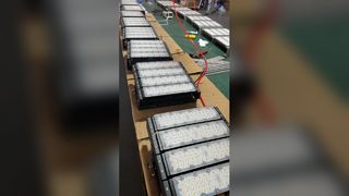 Chiếu sáng sân vận động LED CREE 1750W IP66 với công suất 120000lm cho đấu trường ngoài trời và lũ lụt L