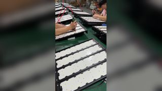 Đồng hồ đeo tay: Đèn LED xây dựng bằng nhôm - Được chế tạo để trưng bày ngoài trời lâu dài